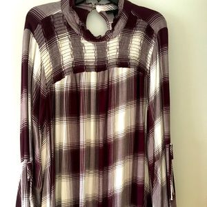 Flared arm checkered blouse.